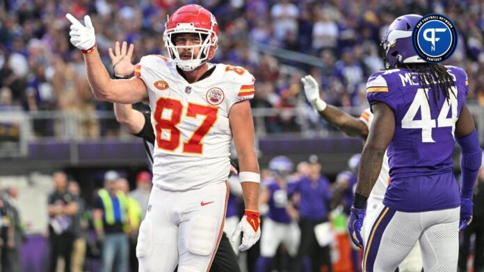 Kansas City Chiefs TE Travis Kelce celebrates after first down.