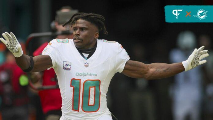 Miami Dolphins WR Tyreek Hill (10) takes the field prior to a game.