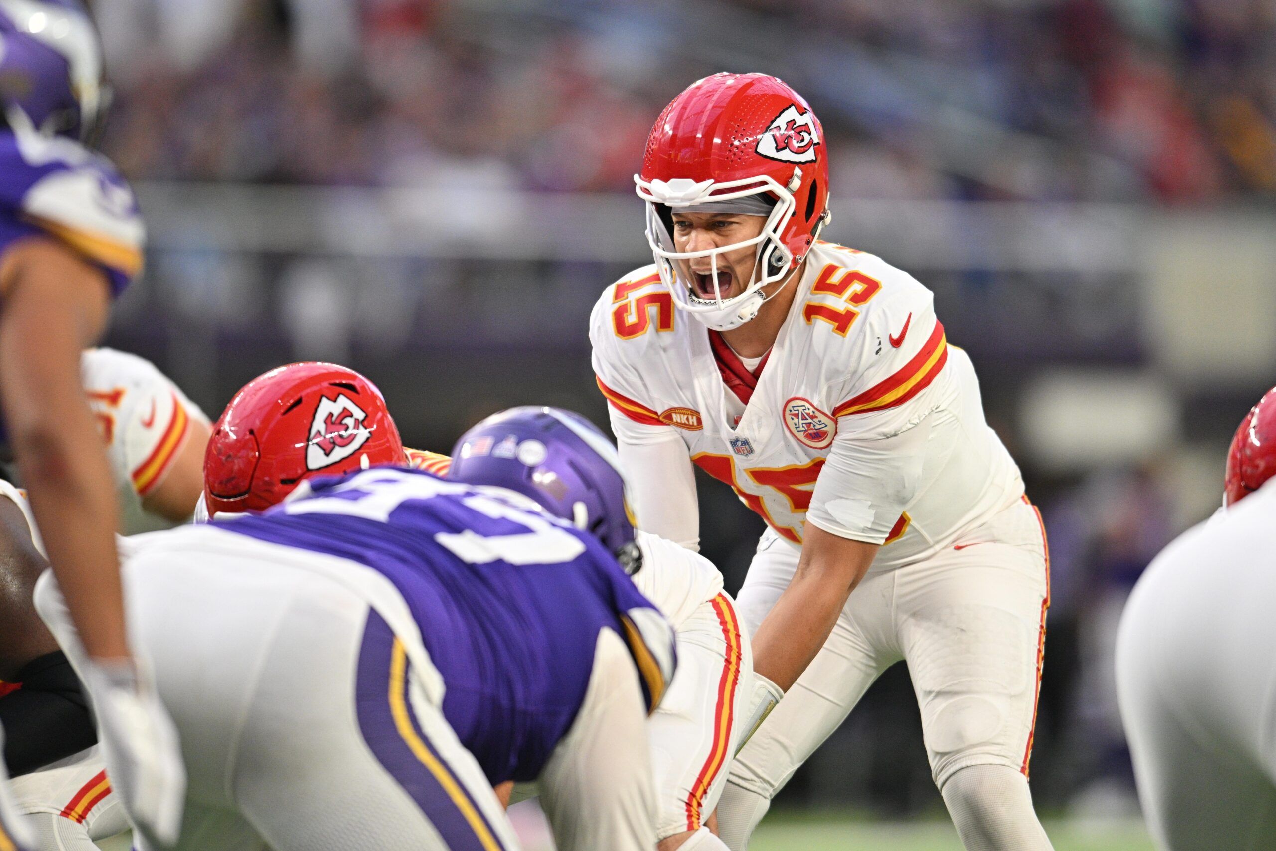 Patrick Mahomes (15) controls the line of scrimmage against the Minnesota Vikings during the third quarter at U.S. Bank Stadium.