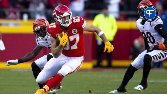 Kansas City Chiefs TE Travis Kelce (87) runs after the catch against the Cincinnati Bengals.