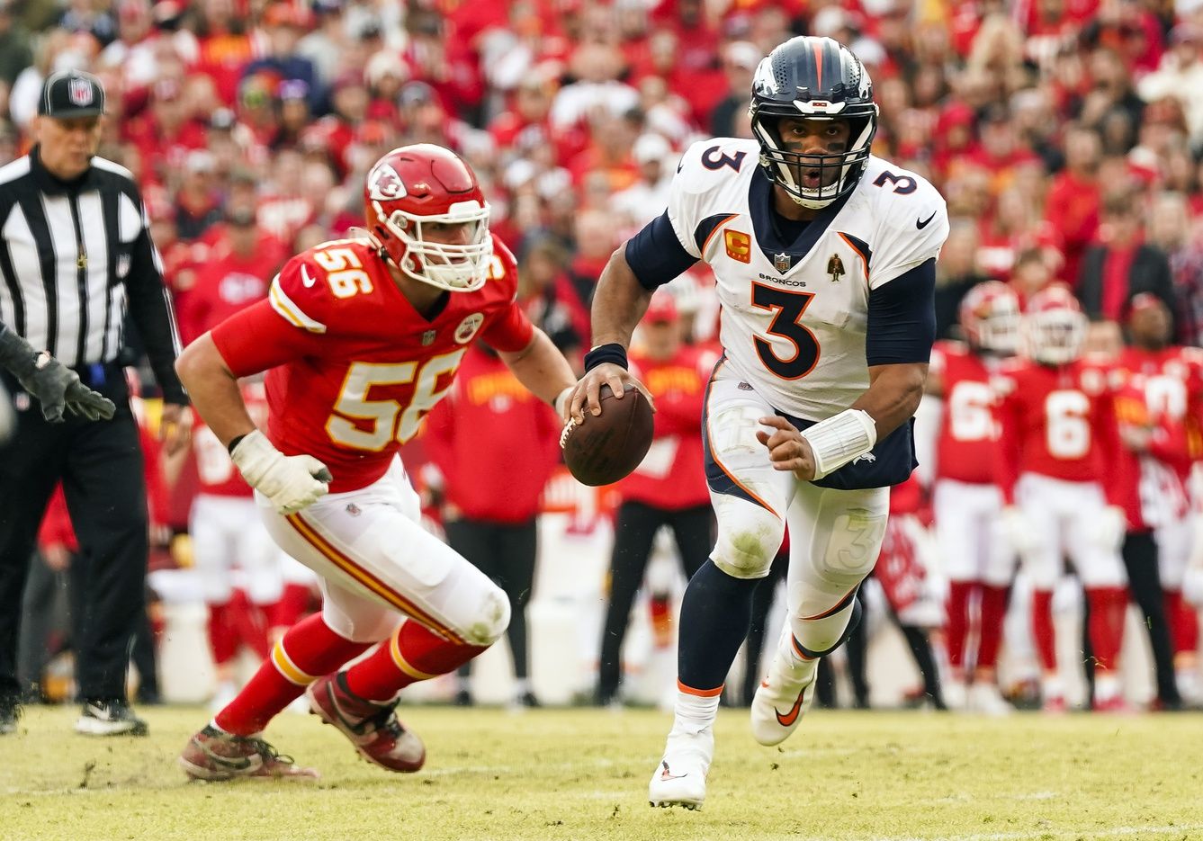 Denver Broncos QB Russell Wilson (3) runs with the ball against the Kansas City Chiefs.