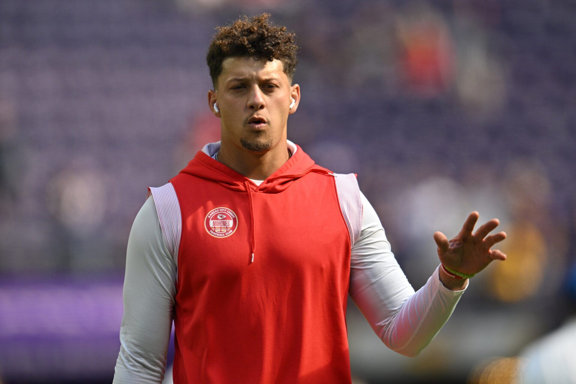 Patrick Mahomes (15) looks on before the game against the Minnesota Vikings at U.S. Bank Stadium.