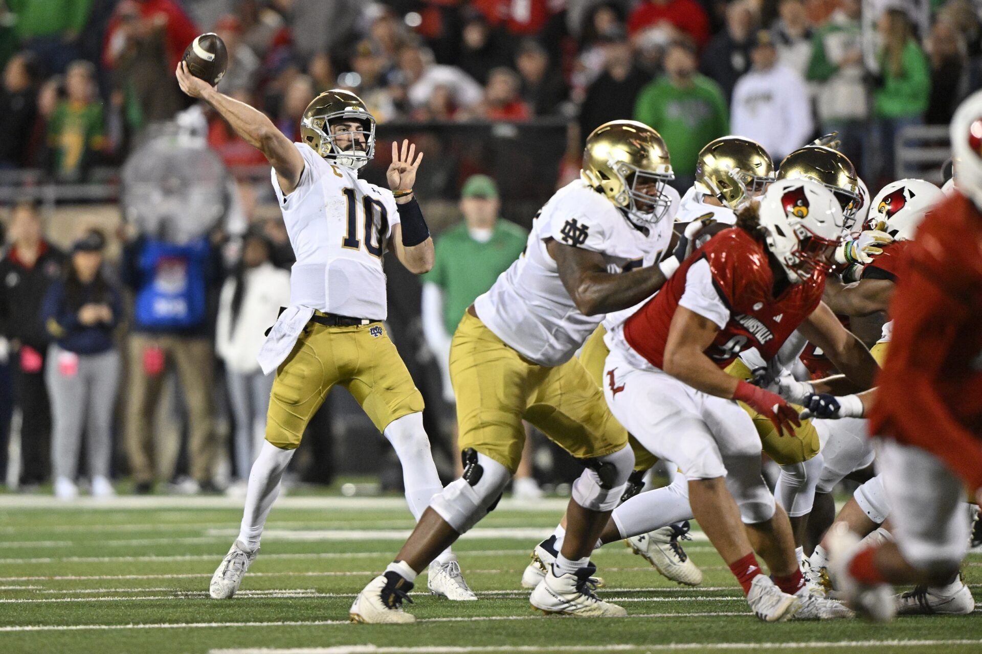 Notre Dame Fighting Irish quarterback Sam Hartman (10) attempts to throw deep against the Louisville Cardinals.