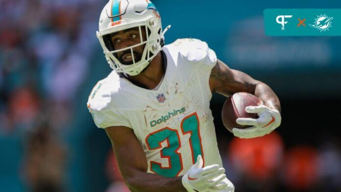 Miami Dolphins RB Raheem Mostert carries the football.