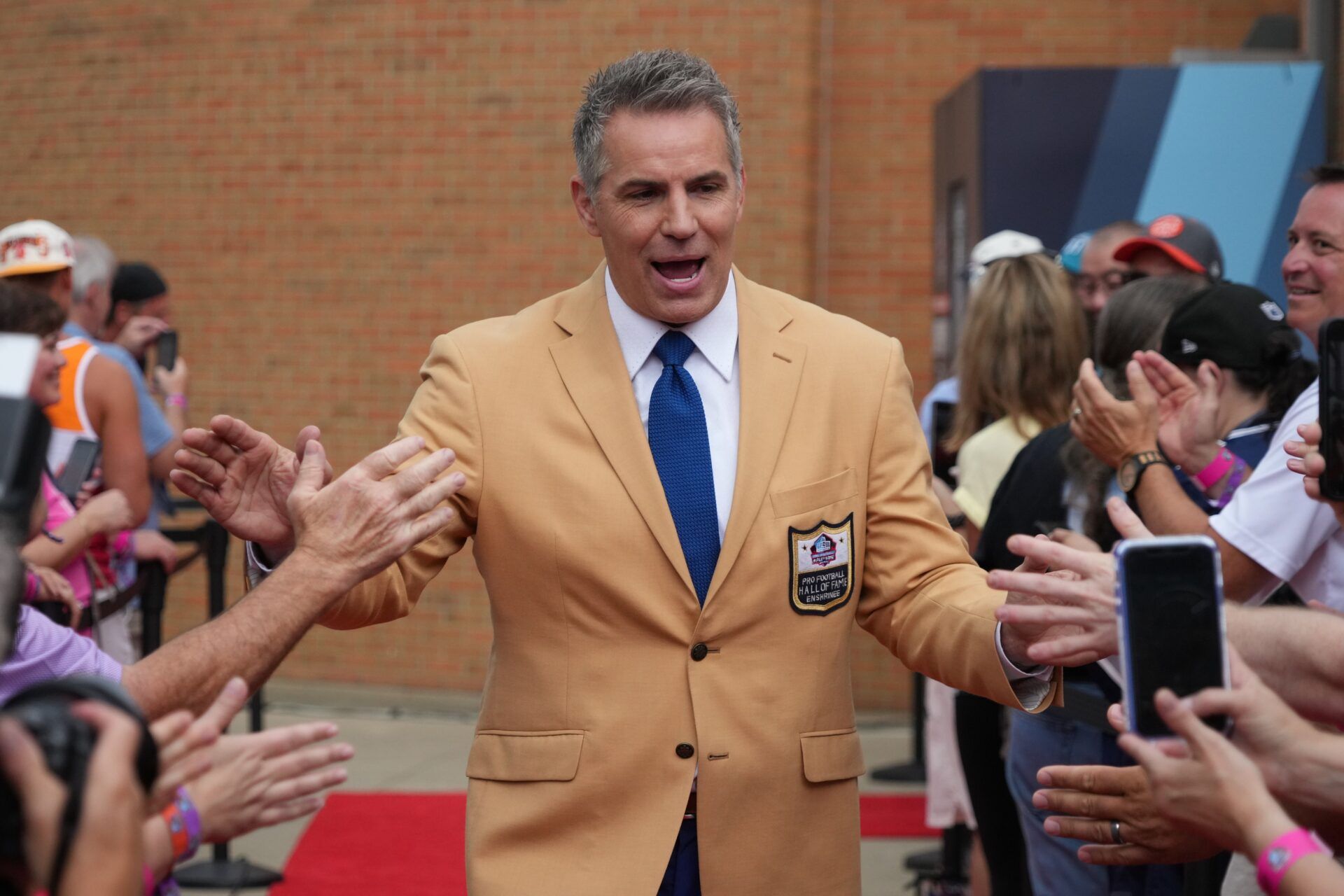 Kurt Warner arrives on the red carpet during the Pro Football Hall of Fame Class of 2022 Enshrinement at Tom Benson Hallof Fame Stadium.