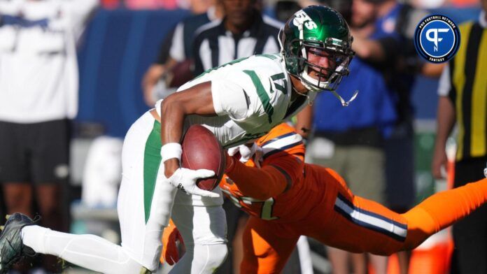 Garrett Wilson (17) carries the ball in the second half against the Denver Broncos at Empower Field at Mile High.