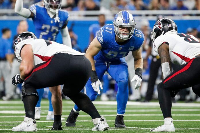 Detroit Lions DE Aidan Hutchinson (97) lines up against the Atlanta Falcons.