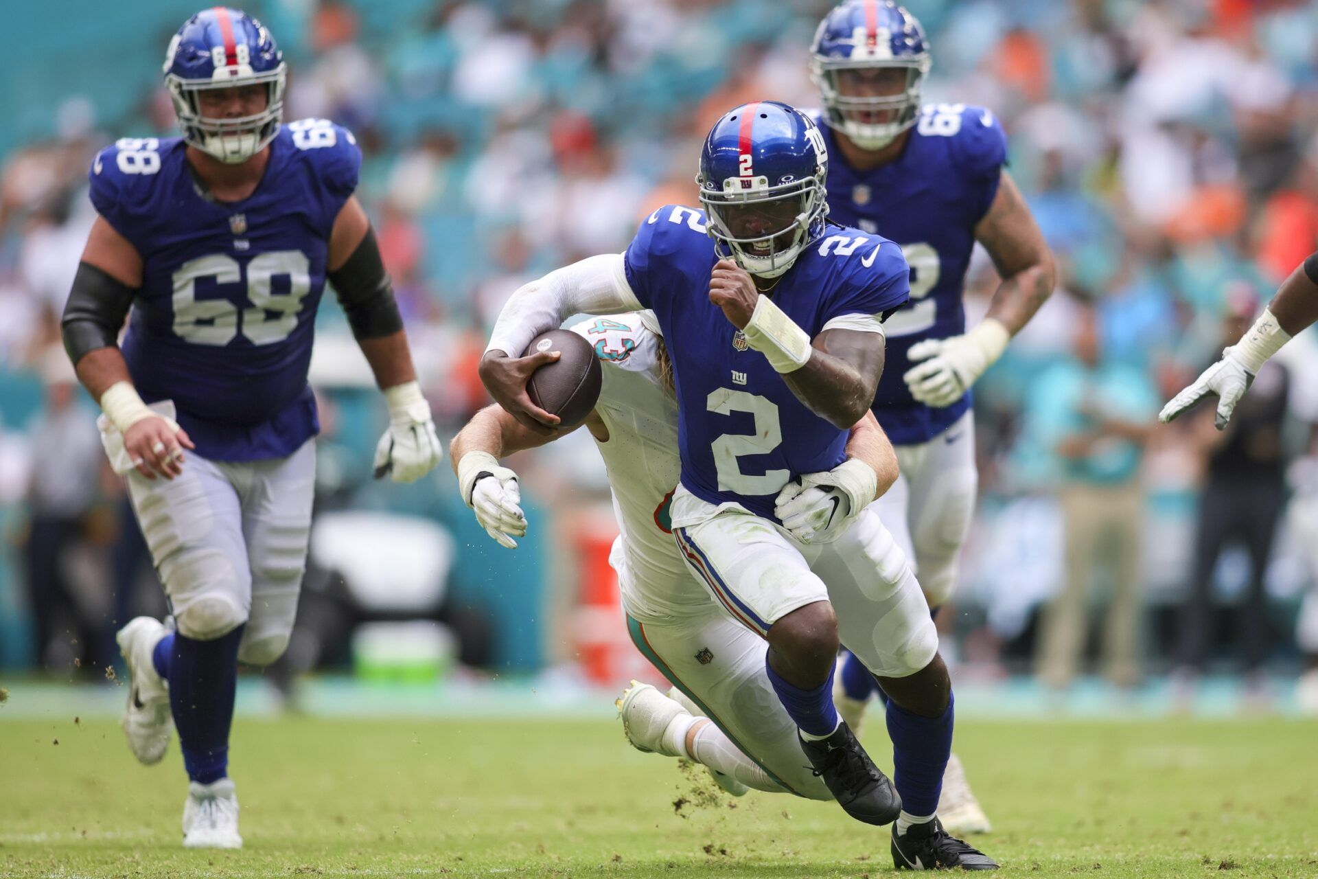 New York Giants QB Tyrod Taylor (2) runs with the ball against the Miami Dolphins.