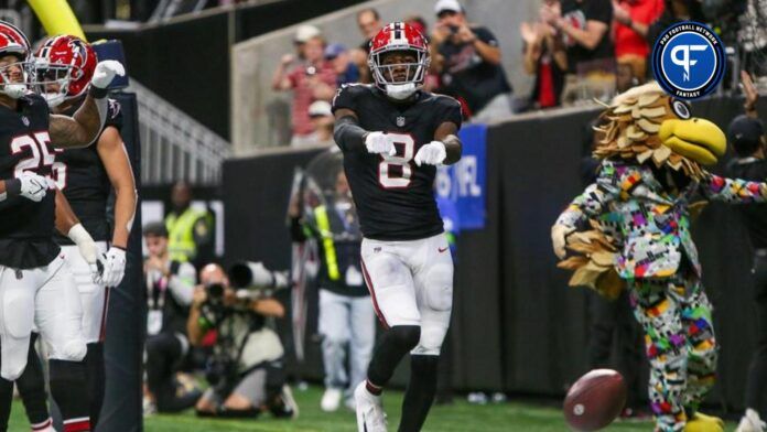 Kyle Pitts (8) celebrates after a touchdown catch against the Washington Commanders in the first quarter at Mercedes-Benz Stadium.