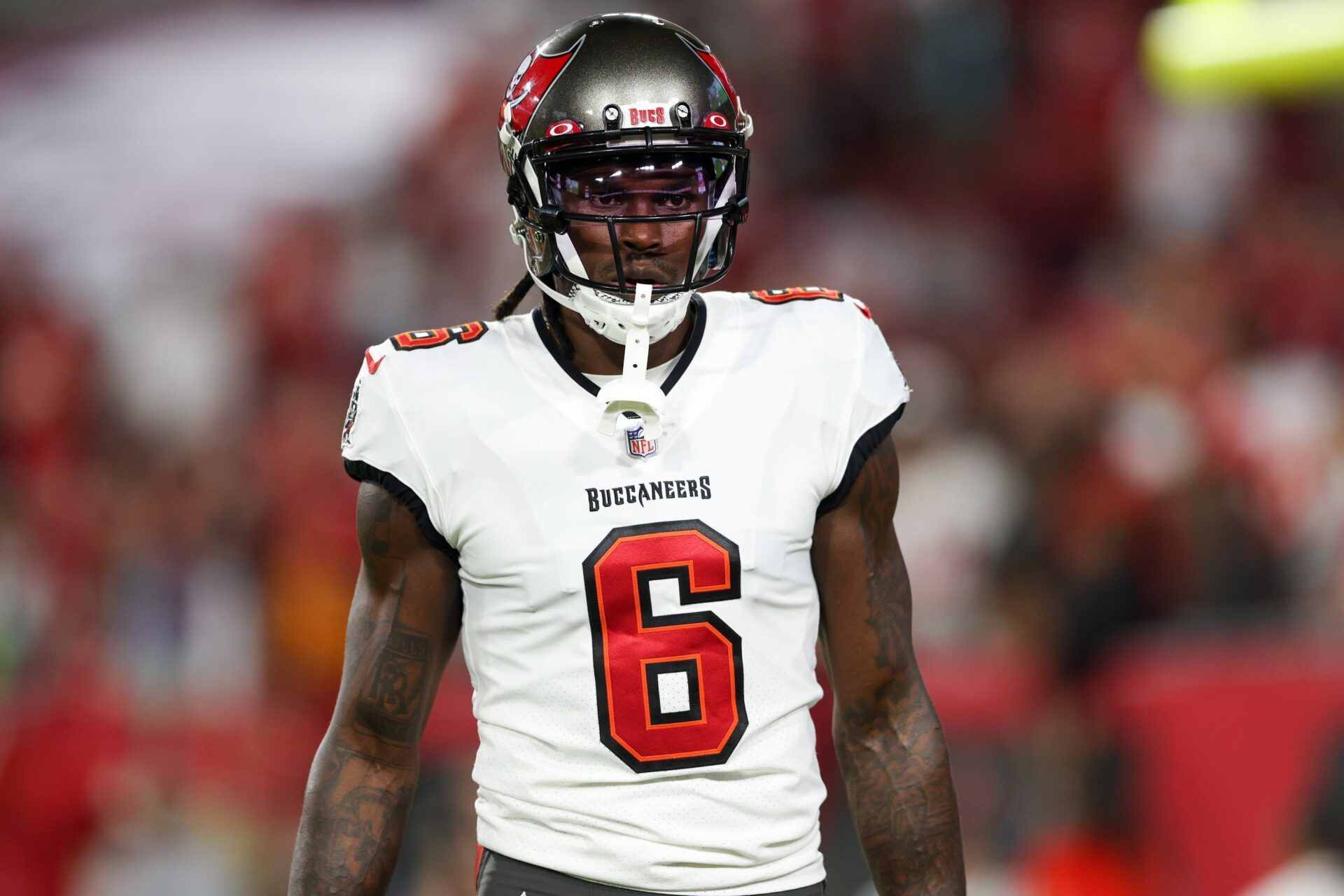 Tampa Bay Buccaneers WR Julio Jones (6) during warmups.