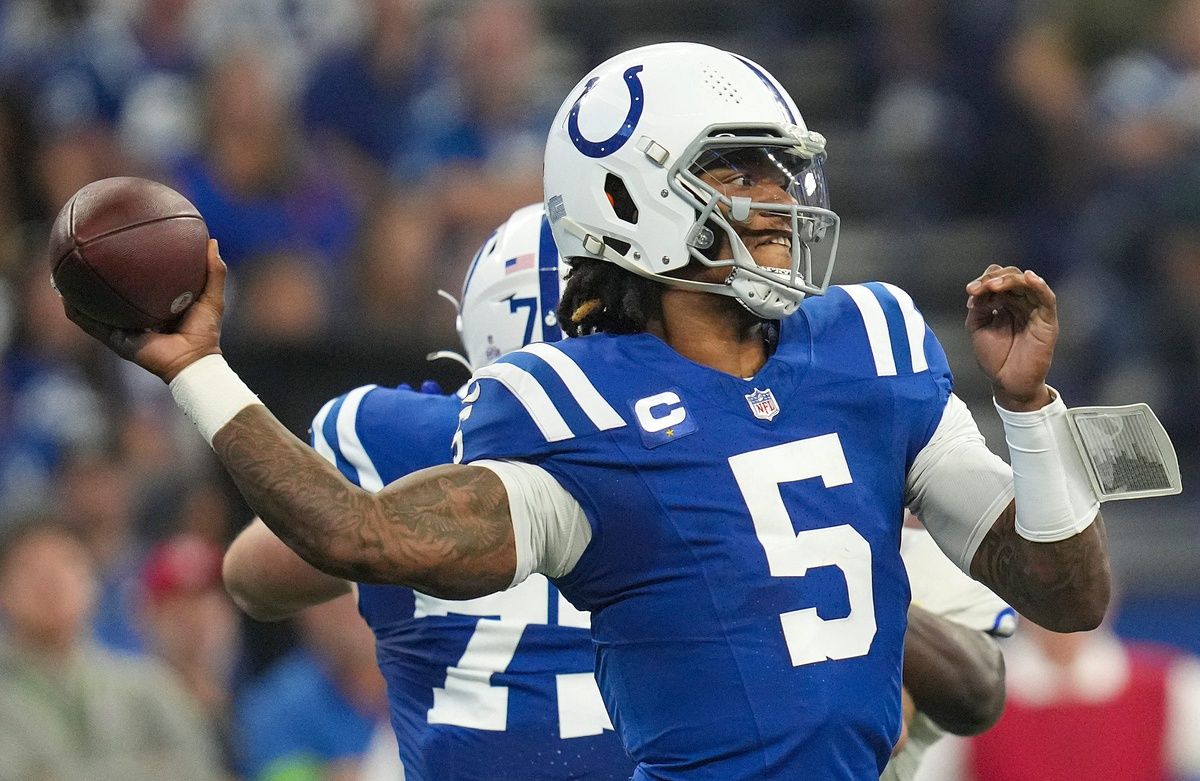 Indianapolis Colts QB Anthony Richardson (5) throws a pass.