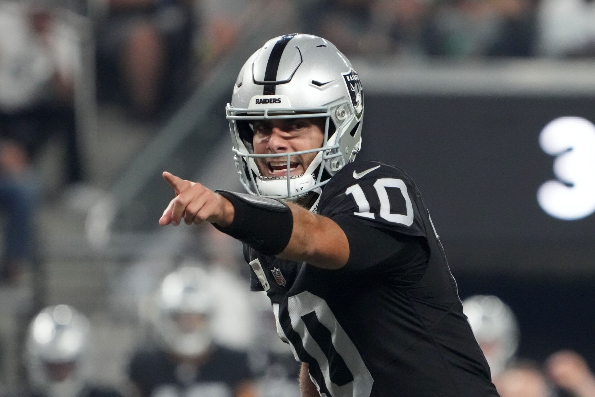 Las Vegas Raiders QB Jimmy Garoppolo (10) points out the defense prior to a play.