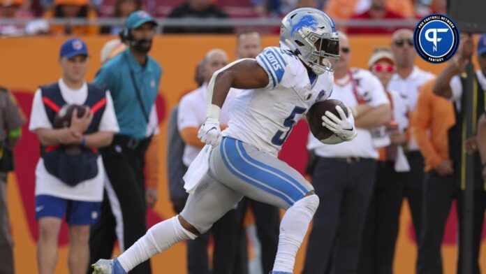 David Montgomery (5) runs with the ball against the Tampa Bay Buccaneers in the second quarter at Raymond James Stadium.