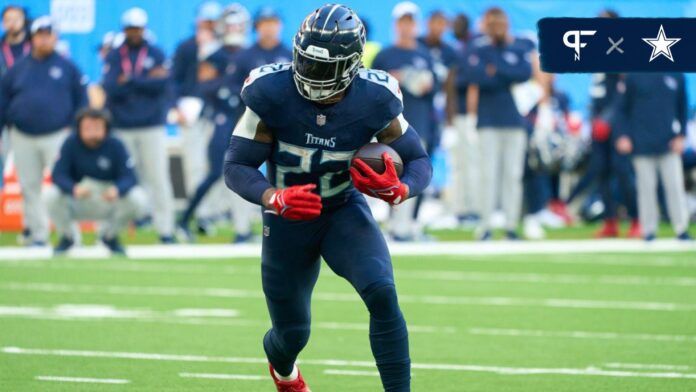 Derrick Henry (22) runs in for a touchdown during the second half of an NFL International Series game at Tottenham Hotspur Stadium.