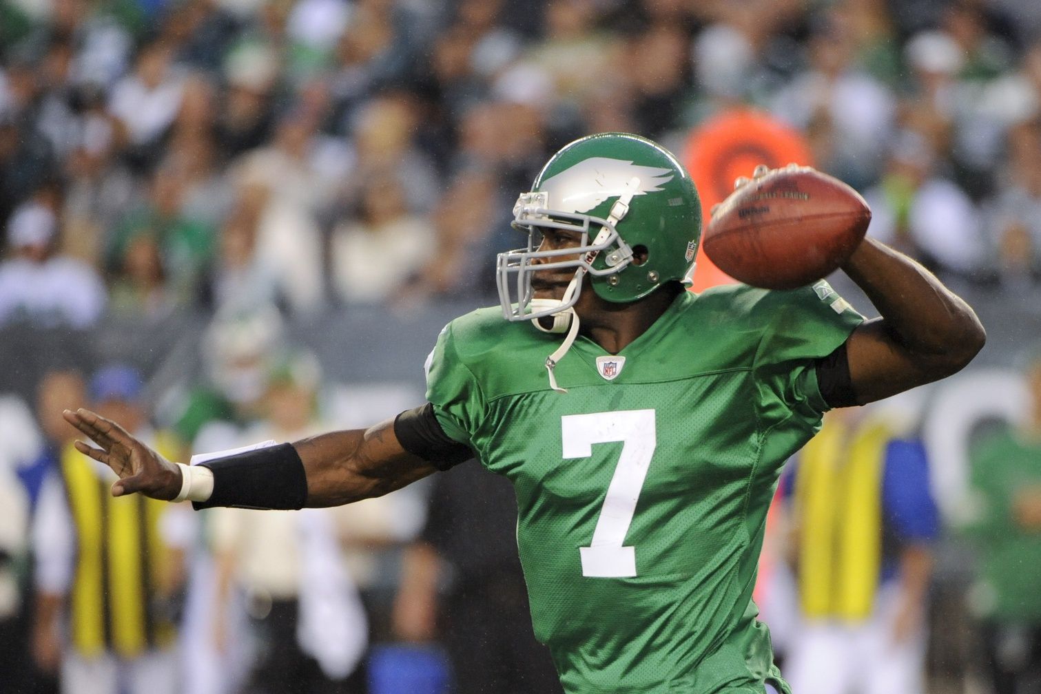 Michael Vick (7) passes the ball during the third quarter against the Green Bay Packers at Lincoln Financial Field. The Packers defeated the Eagles 27-20.