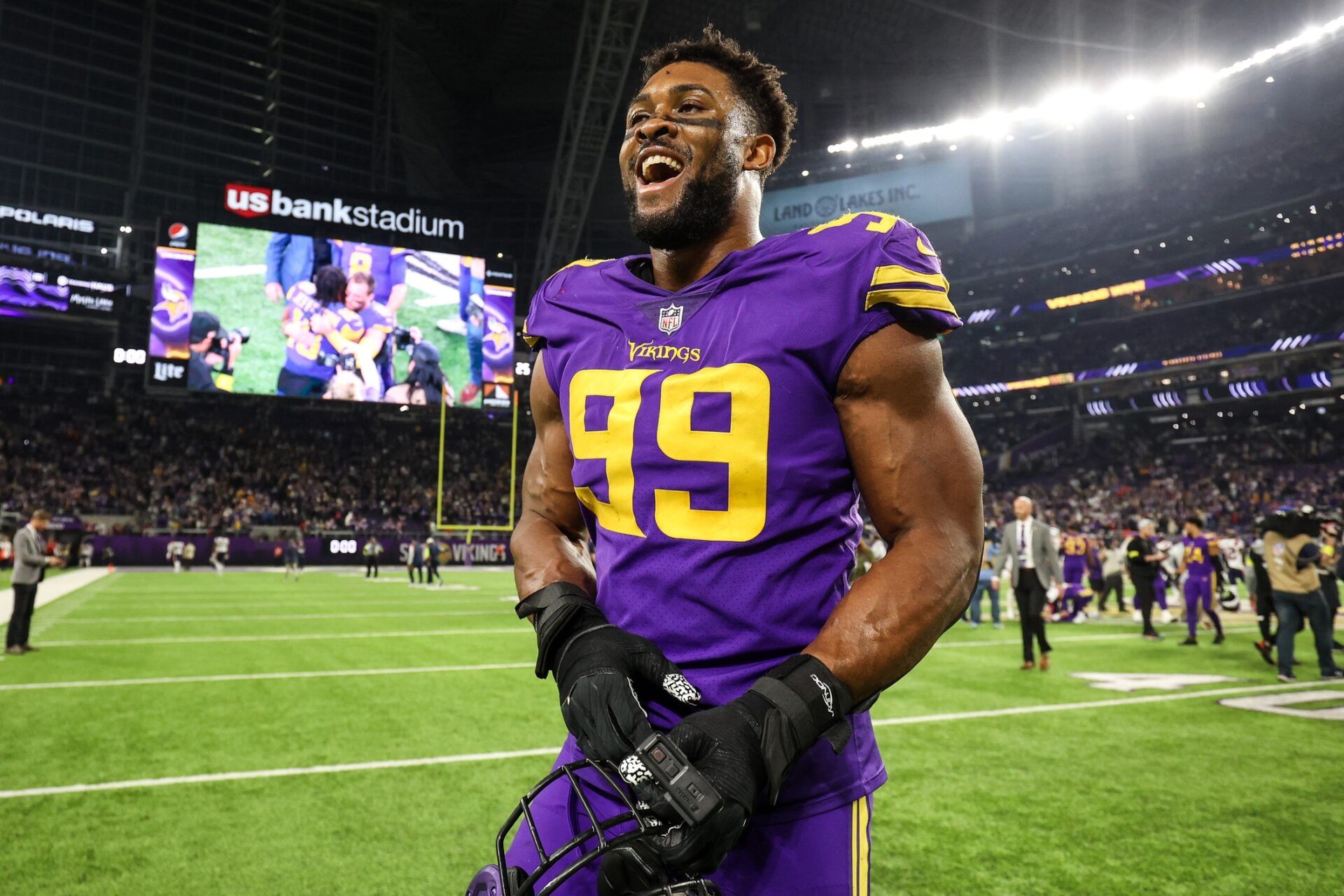 Danielle Hunter (99) celebrates the win after the game against the New England Patriots at U.S. Bank Stadium.