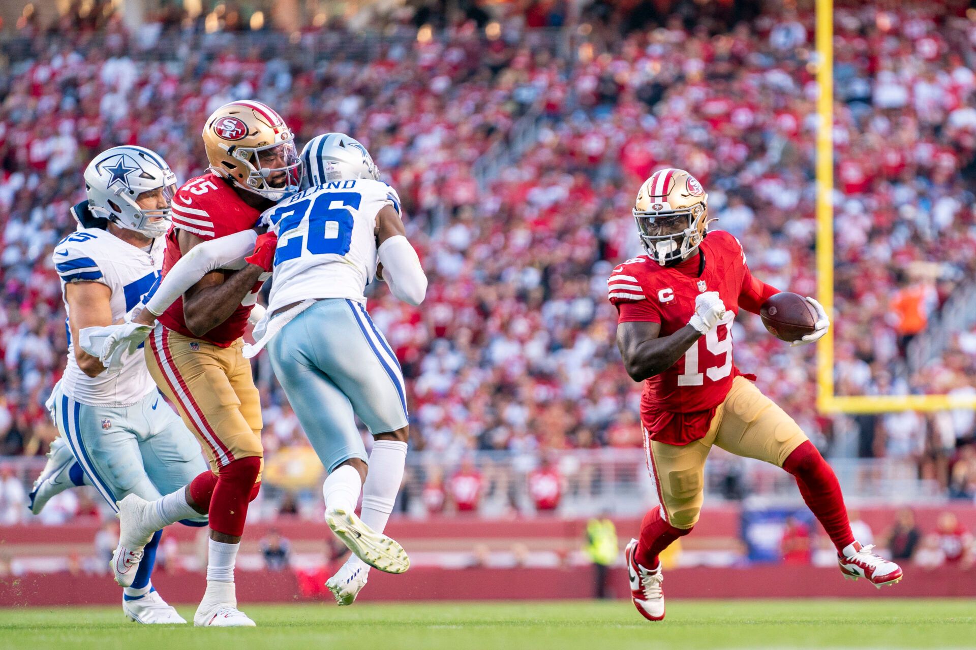 San Francisco 49ers wide receiver Deebo Samuel (19) runs the football against the Dallas Cowboys during the first quarter at Levi's Stadium.