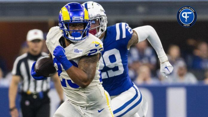 Los Angeles Rams RB Kyren Williams (23) runs past the Indianapolis Colts defense.