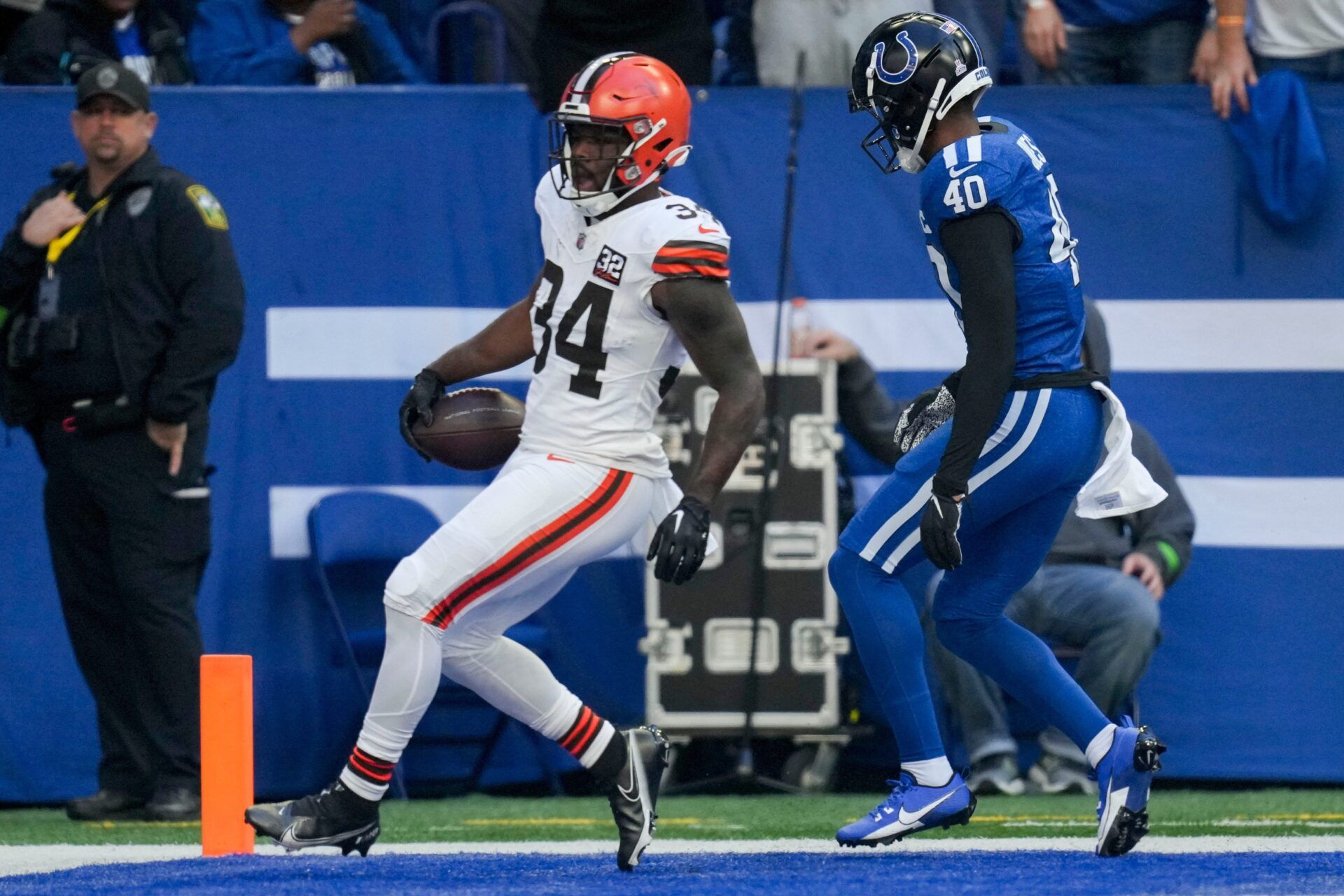 Jerome Ford (34) as he rushes for a touchdown Sunday, Oct. 22, 2023, during a game against the Cleveland Browns at Lucas Oil Stadium in Indianapolis.