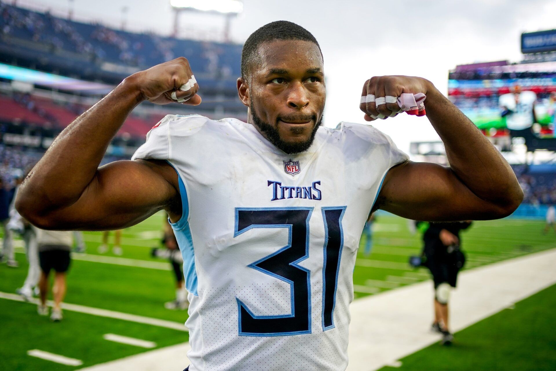 Kevin Byard (31) celebrates after defeating the Los Angeles Chargers 27-24 at Nissan Stadium.