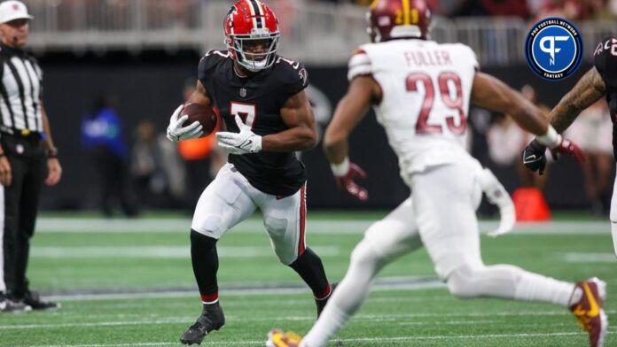 Atlanta Falcons RB Bijan Robinson (7) runs the ball against the Washington Commanders.