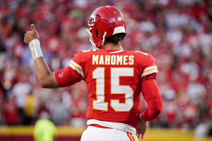 Kansas City Chiefs QB Patrick Mahomes (15) gives a thumbs up during the game.