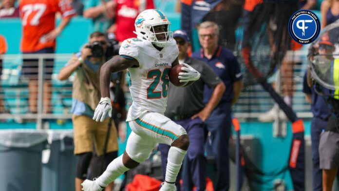 Miami Dolphins running back De'Von Achane (28) runs for a touchdown against the Miami Dolphins in the fourth quarter at Hard Rock Stadium.