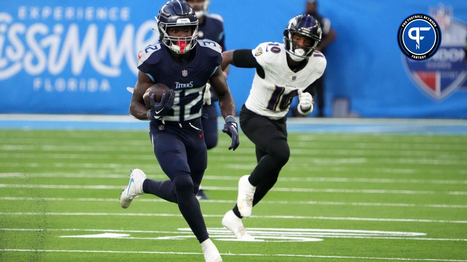 Tennessee Titans RB Tyjae Spears (32) runs the ball against the Baltimore Ravens.