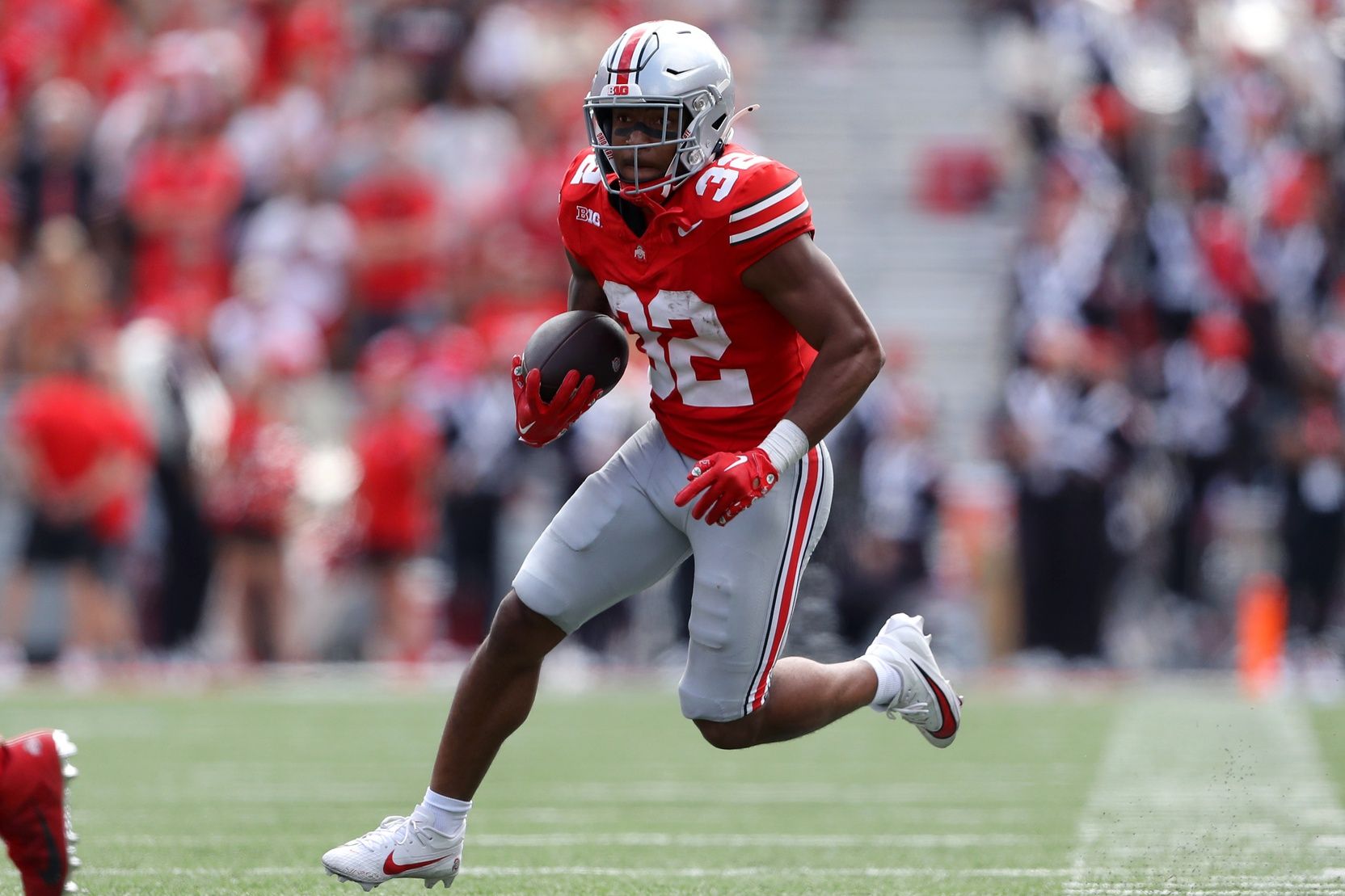 Ohio State Buckeyes running back TreVeyon Henderson (32) runs for the touchdown during the second half against the Youngstown State Penguins at Ohio Stadium.