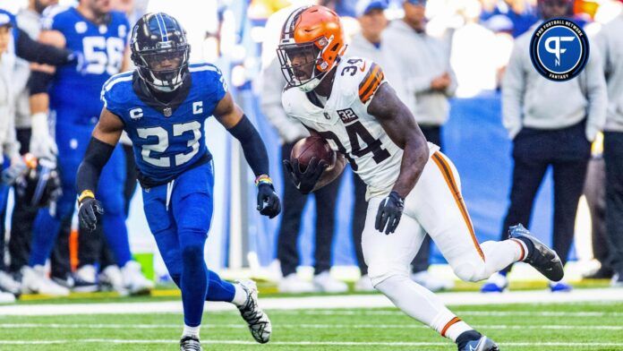 Cleveland Browns RB Jerome Ford (34) runs the ball against the Indianapolis Colts.