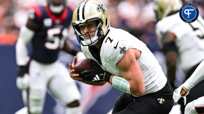 Taysom Hill (7) catches a pass during the second quarter against the Houston Texans at NRG Stadium.