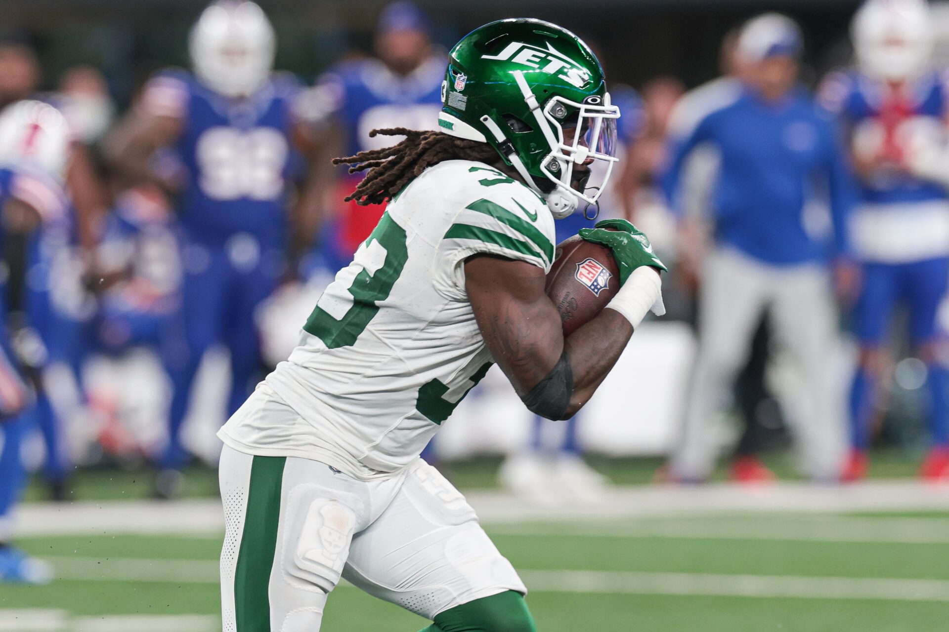 New York Jets running back Dalvin Cook (33) carries the ball against the Buffalo Bills during the first half at MetLife Stadium.