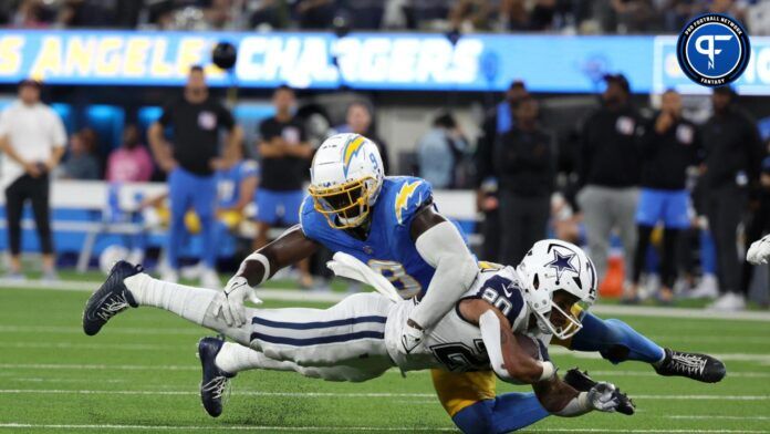 Dallas Cowboys running back Tony Pollard (20) makes a catch against Los Angeles Chargers linebacker Kenneth Murray Jr. (9).