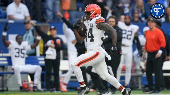 Cleveland Browns running back Jerome Ford (34) rushes for a touchdown Sunday, Oct. 22, 2023, during a game against the Indianapolis Colts at Lucas Oil Stadium in Indianapolis.