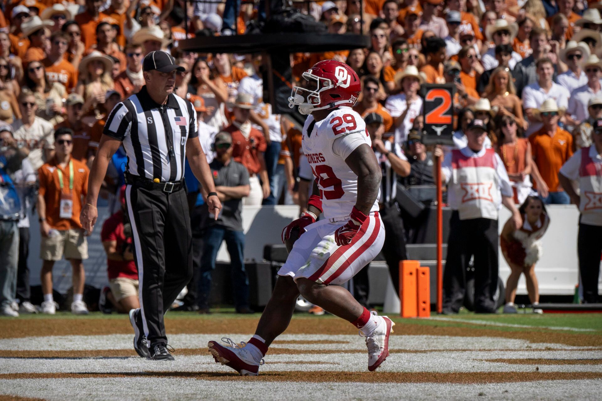 Oklahoma Sooners running back Tawee Walker (29) scores a rushing touchdown against the Texas Longhorns during the first half at the Cotton Bowl.