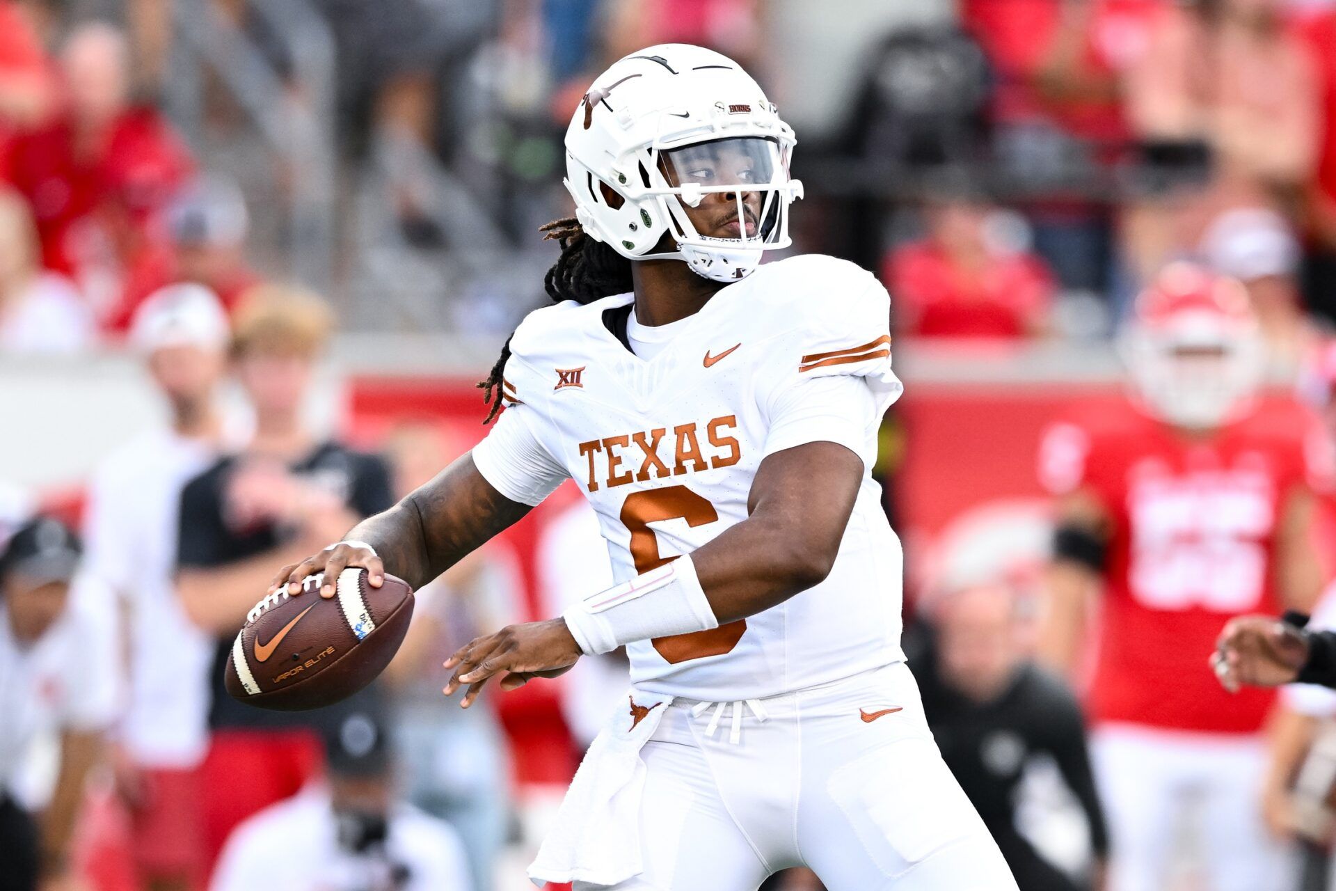 Maalik Murphy (6) looks to pass the ball during the fourth quarter against the Houston Cougars at TDECU Stadium.