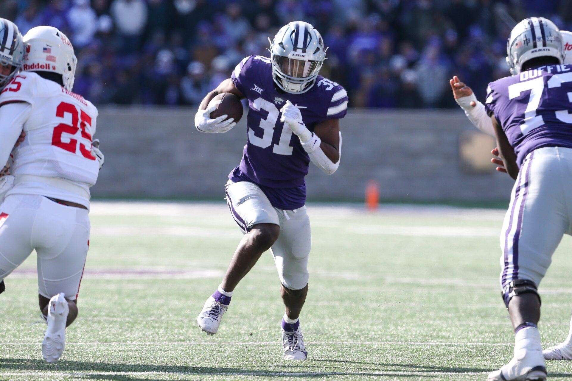 DJ Giddens (31) runs the ball during the first quarter against the Houston Cougars at Bill Snyder Family Football Stadium.