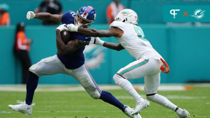 Miami Dolphins safety Jevon Holland (8) reaches for New York Giants tight end Darren Waller (12) during the second half at Hard Rock Stadium.