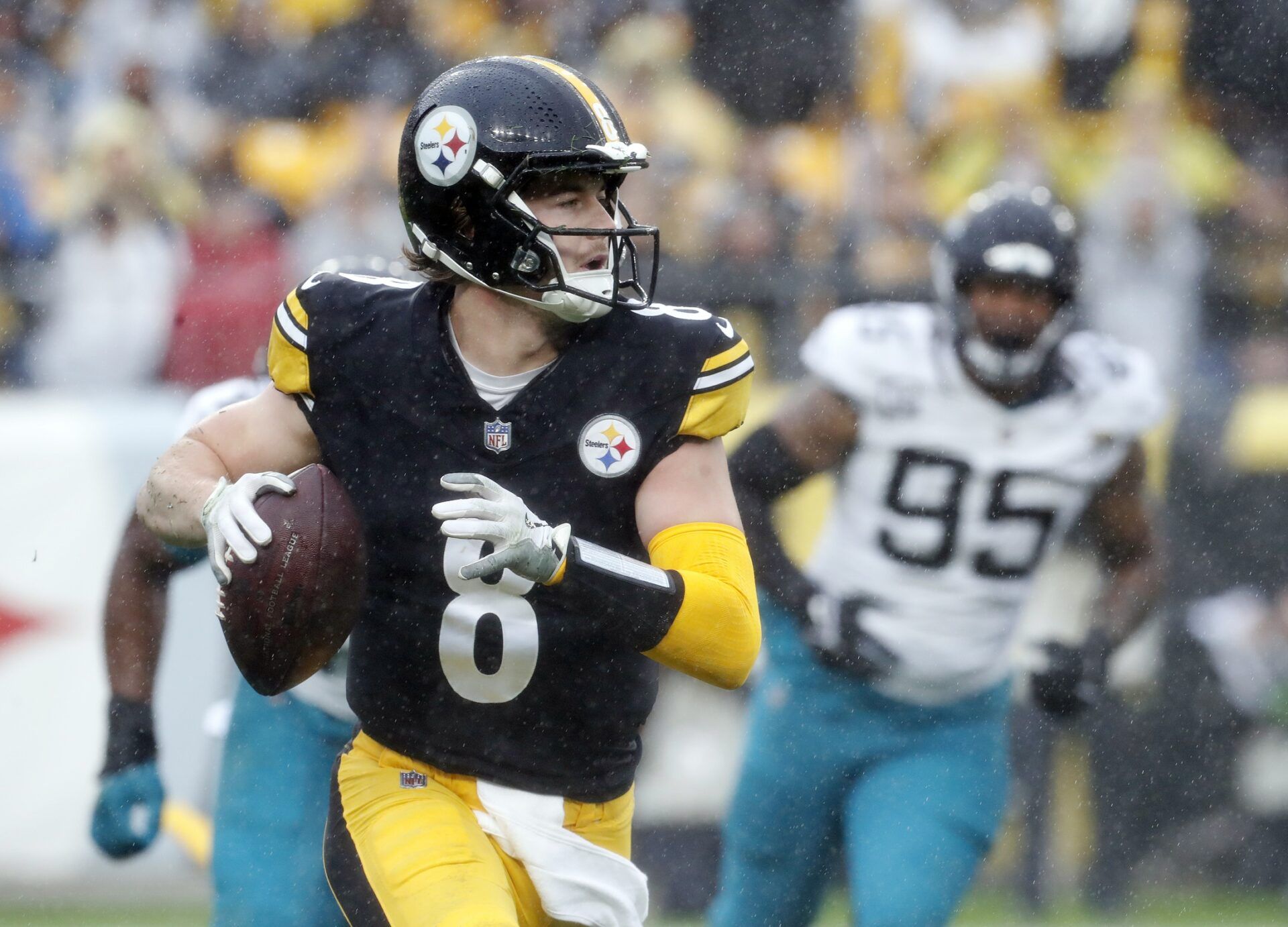 Pittsburgh Steelers QB Kenny Pickett (8) looks to pass against the Jacksonville Jaguars.