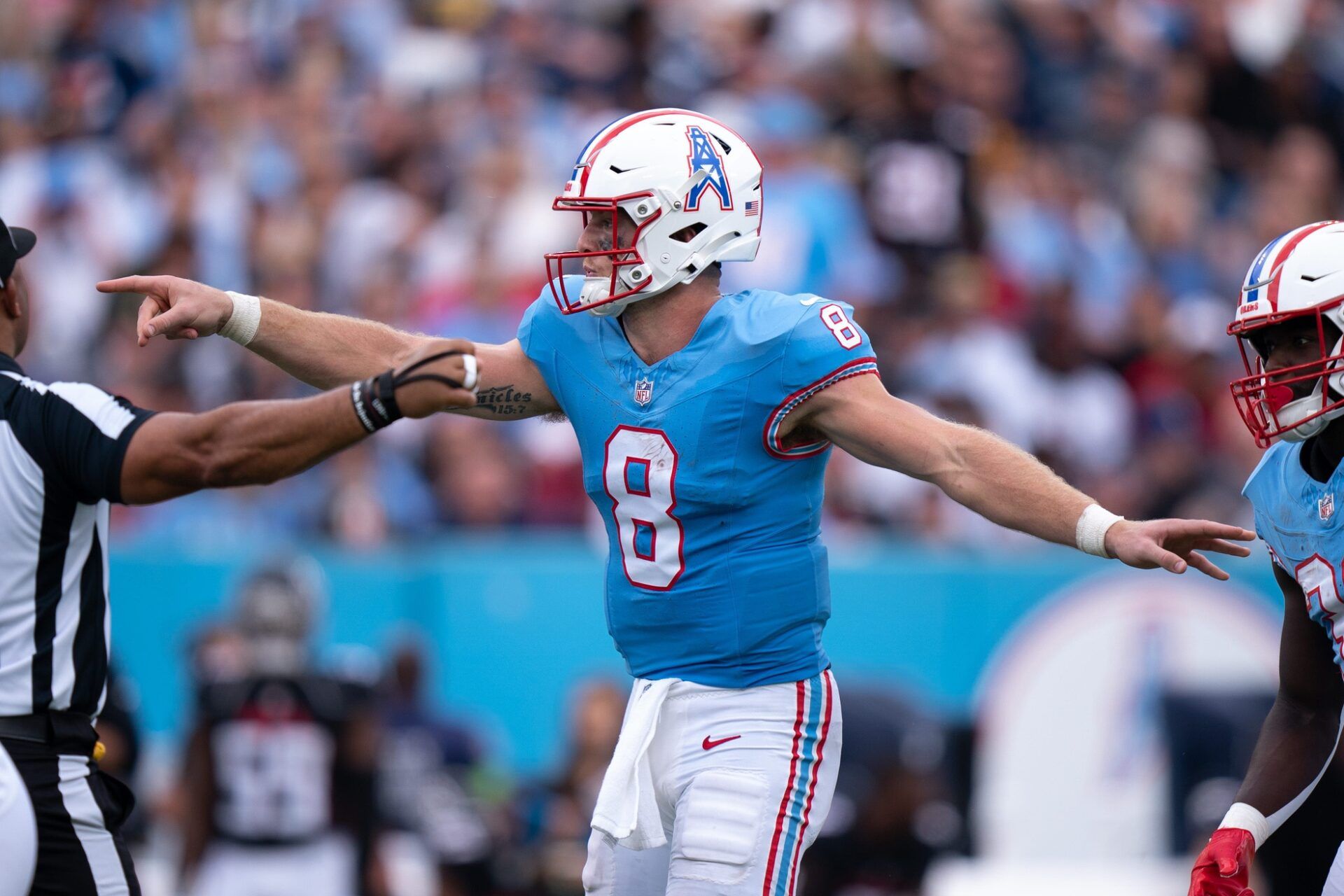 Tennessee Titans QB Will Levis (8) calls out the play.