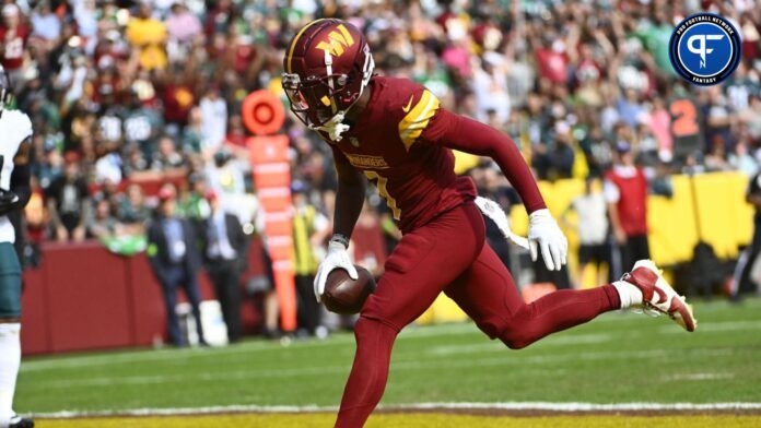 Jahan Dotson (1) scores a touchdown against the Philadelphia Eagles during the first half at FedExField.