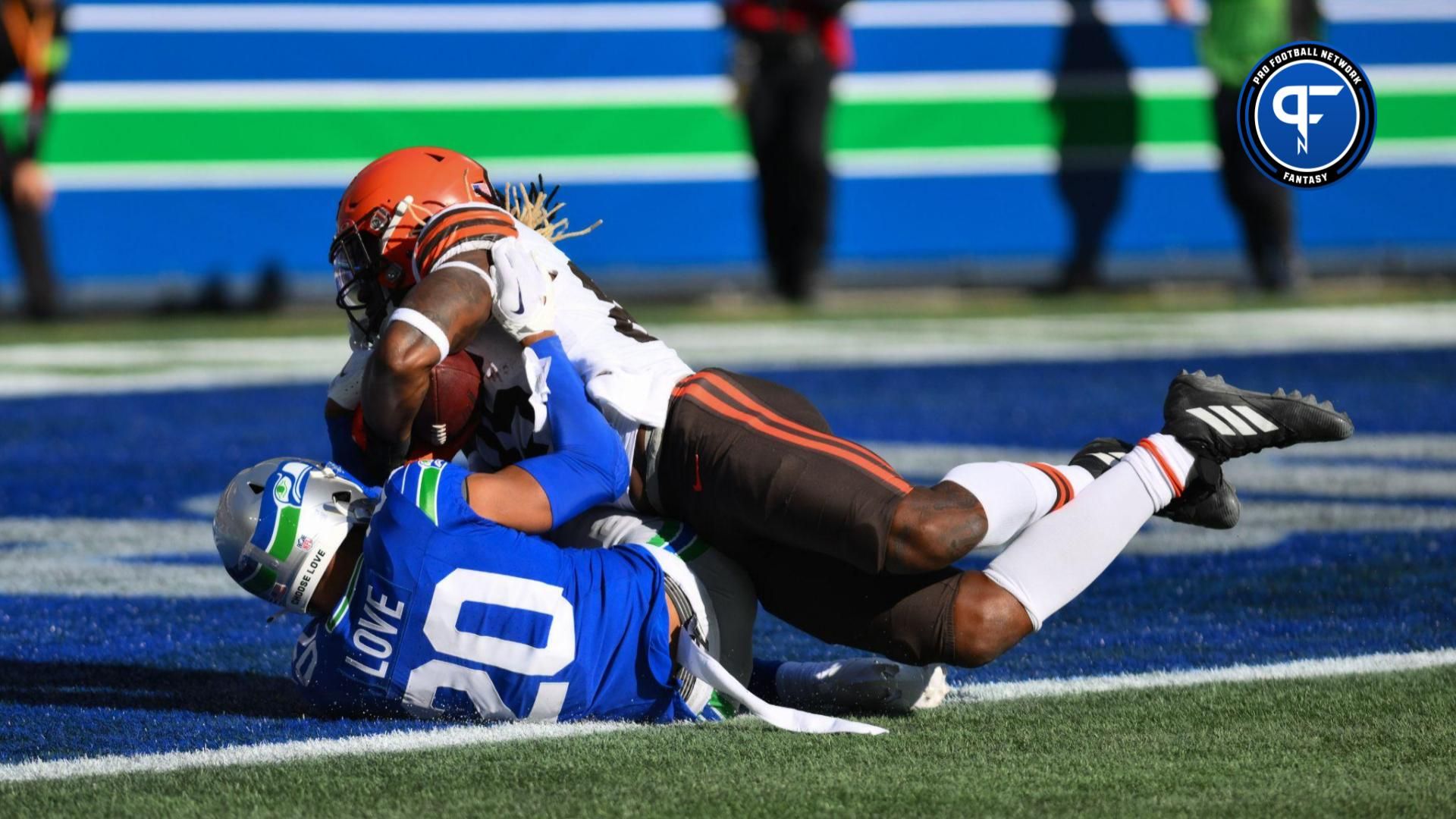 Cleveland Browns TE David Njoku (85) rolls over Seattle Seahawks safety Julian Love (20) for the touchdown.