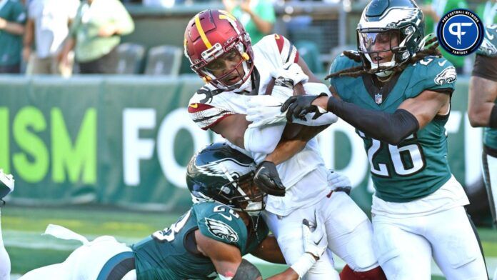 Jahan Dotson (1) catches touchdown pass against Philadelphia Eagles cornerback Josh Jobe (28) and safety Terrell Edmunds (26) during the fourth quarter at Lincoln Financial Field.