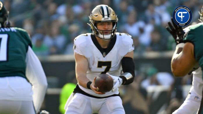 New Orleans Saints tight end Taysom Hill (7) takes the snap against the Philadelphia Eagles at Lincoln Financial Field.