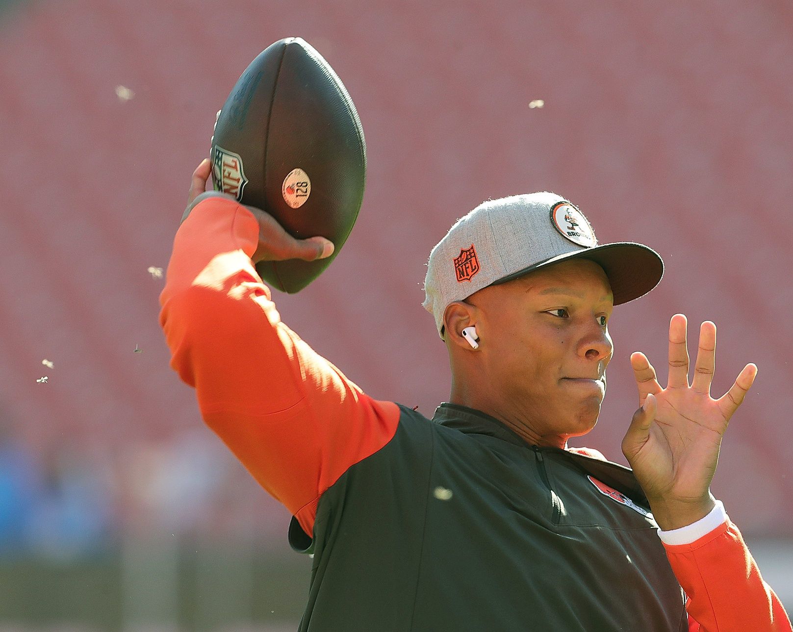 Josh Dobbs throwing the ball in warm ups for the Browns.