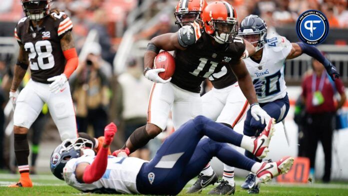 Cleveland Browns WR Donovan Peoples-Jones (11) runs with the ball against the Tennessee Titans.