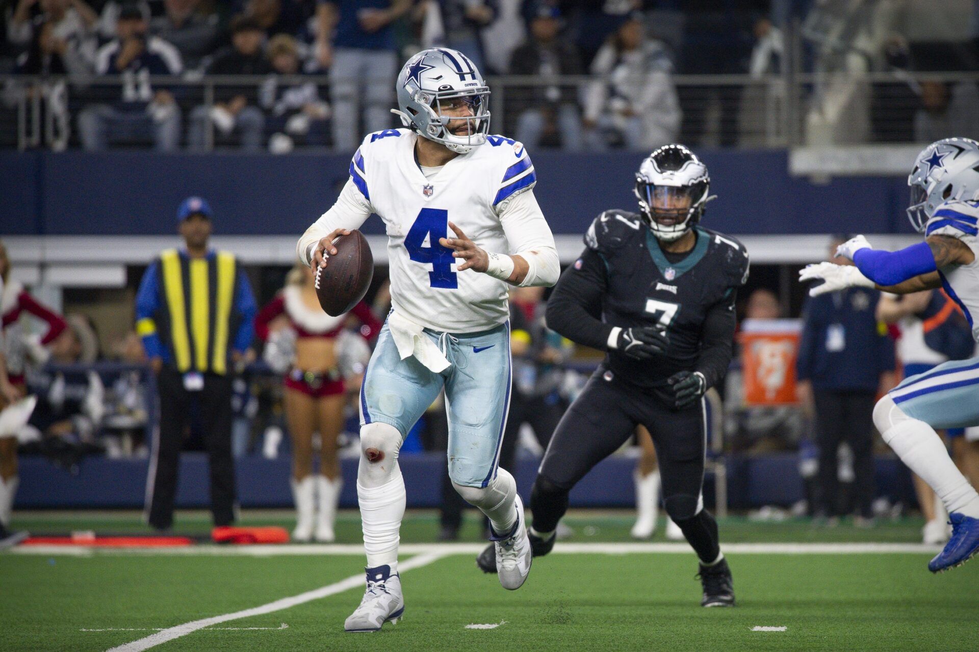 Dallas Cowboys QB Dak Prescott (4) looks to pass against the Philadelphia Eagles.