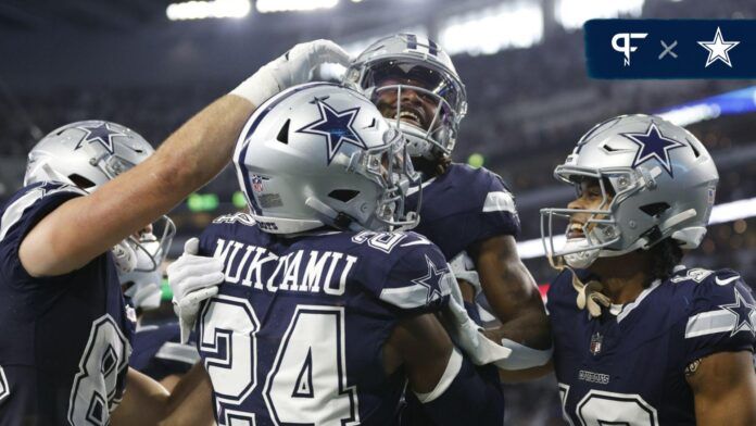 Dallas Cowboys players celebrate a touchdown by WR Brandin Cooks.