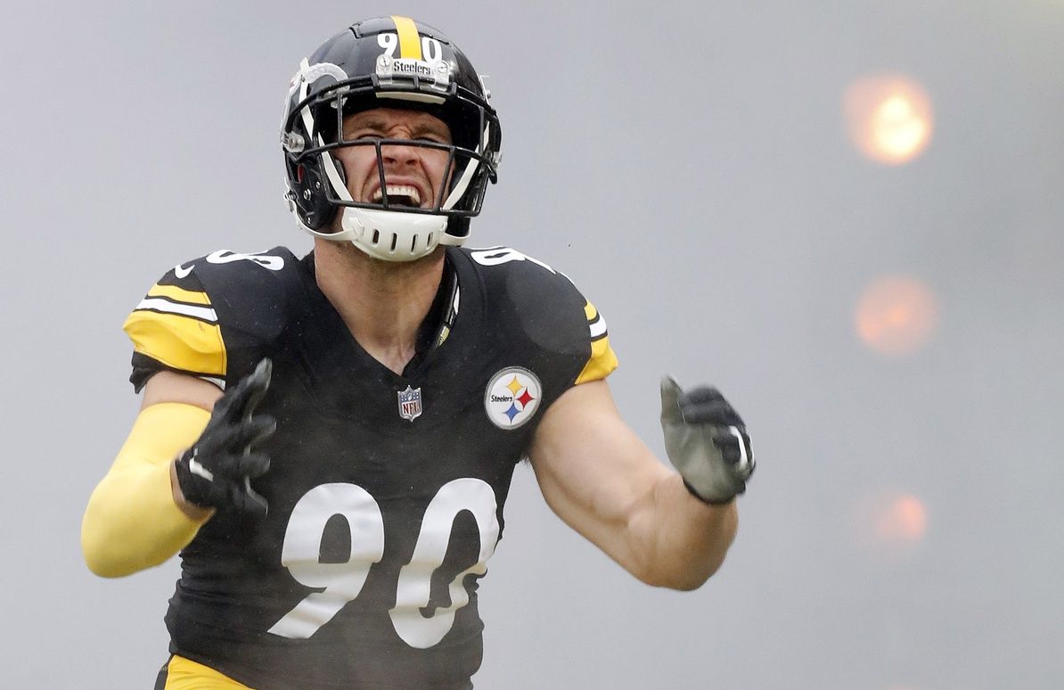 Pittsburgh Steelers EDGE T.J. Watt (90) reacts during introductions.