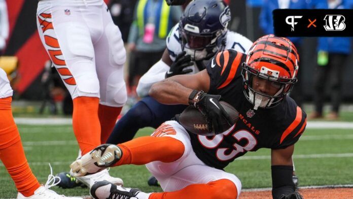 Tyler Boyd (83) scores Cincinnati's first touchdown during their game against the Seattle Seahawks at Paycor Stadium.